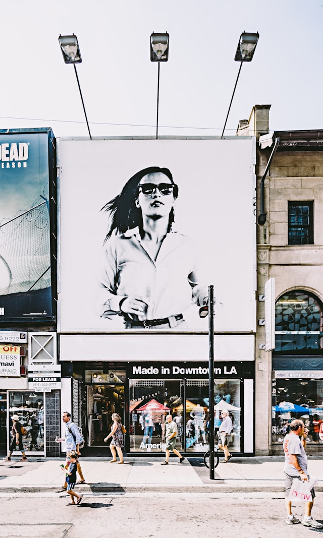 los-angeles-downtown-shoppers